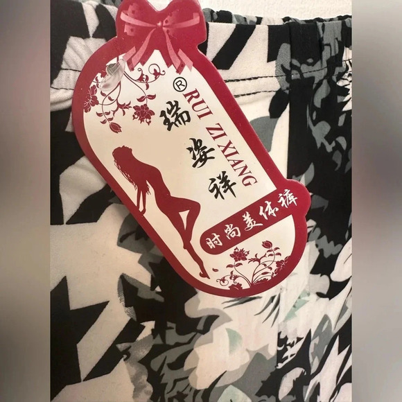 Black and white floral and houndstooth leggings NWT - Picture 4 of 5